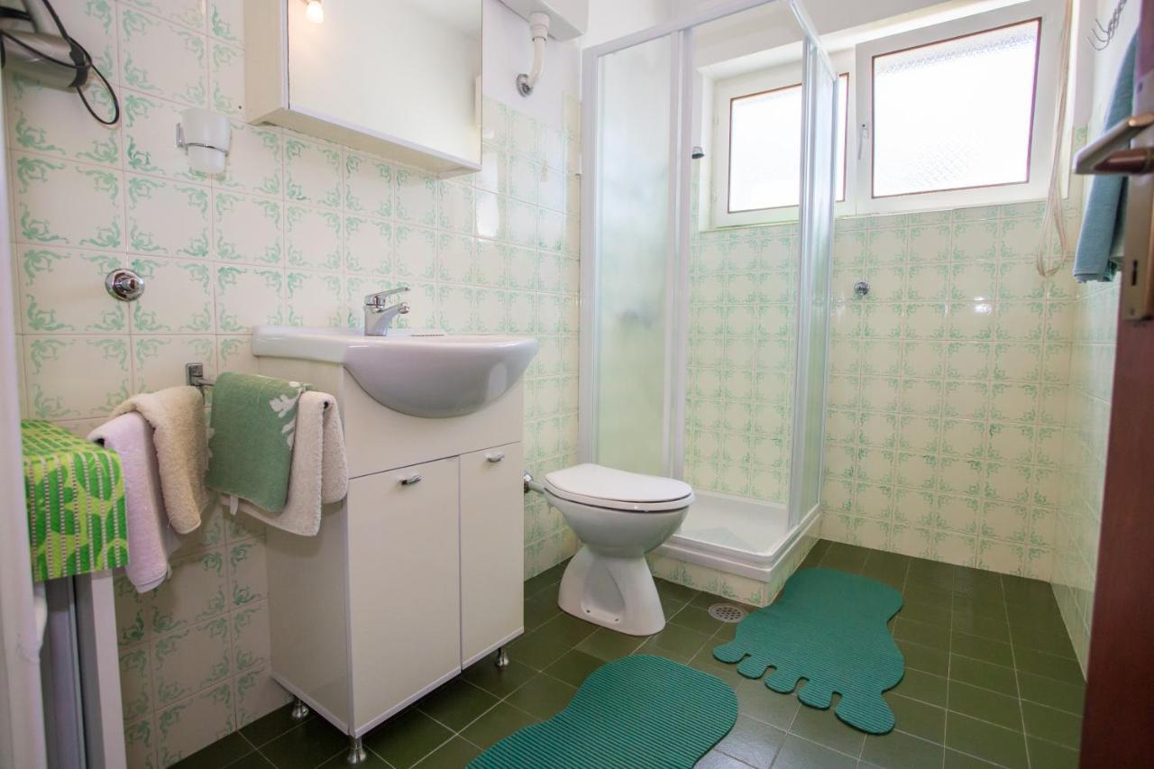 Garden View In For 2 - 4 Persons Apartment *