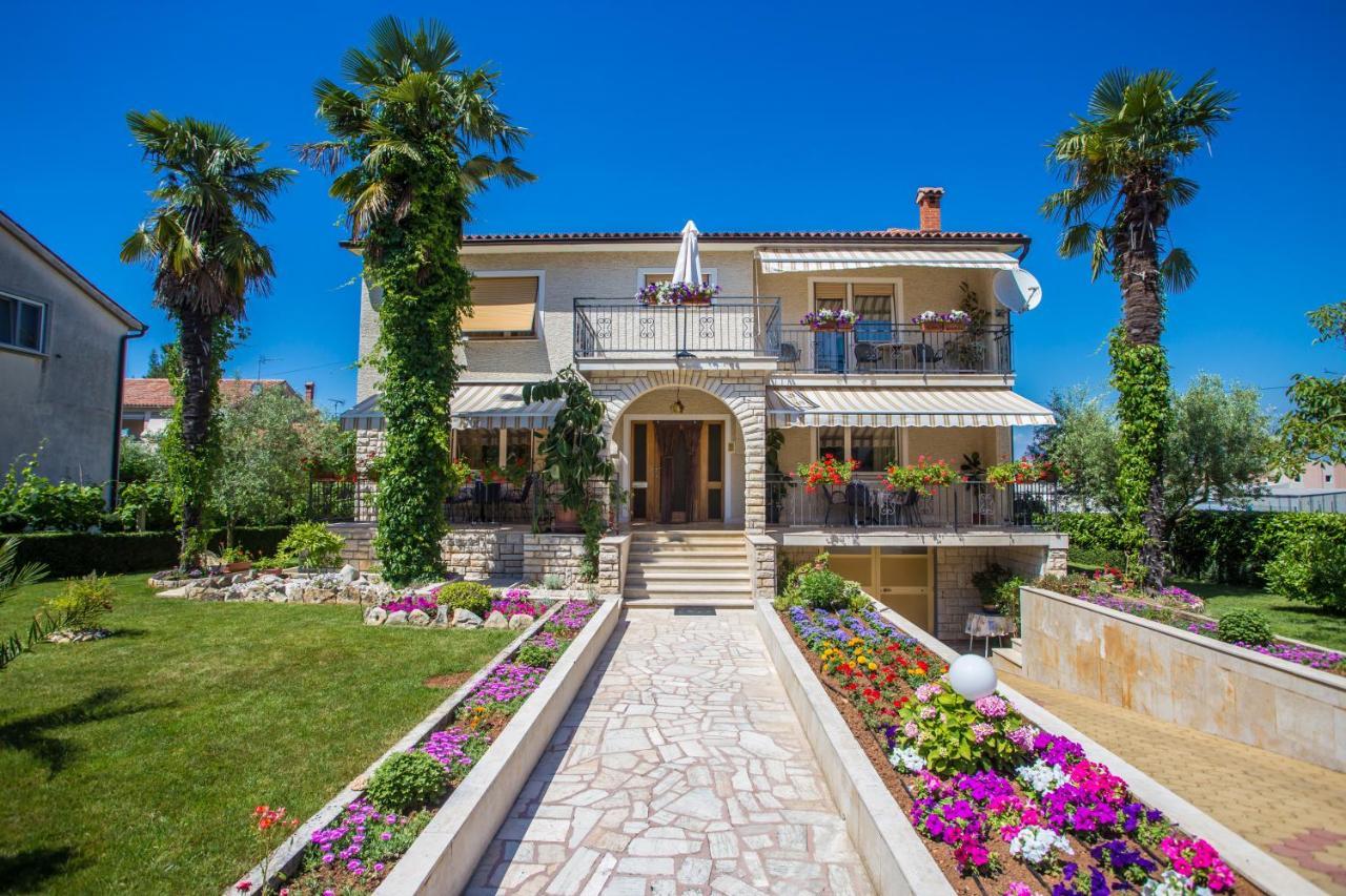 Garden View In For 2 - 4 Persons * Poreč